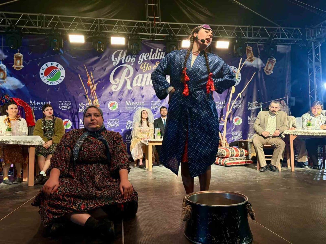 Kepez Kent Tiyatrosu, “Düğün Hatırası” adlı köy seyirlik oyunu ile