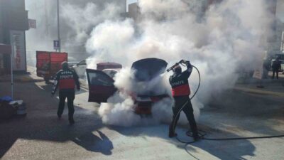 Edirne’nin Keşan ilçesinde otomobilin motor bölümünde çıkan yangın itfaiye ekiplerinin