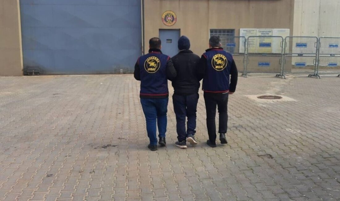 Gaziantep’te kesinleşmiş 11’er yıl hapis cezalarıyla aranan 3 şahıs jandarma