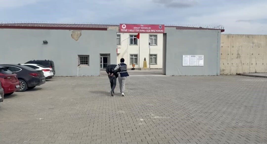 Yozgat’ın Sorgun ilçesinde kesinleşmiş cezası bulunan firari hükümlü yakalandı. Sorgun