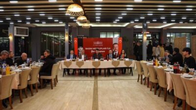 Kilis Valisi Ömer Kalaylı, basın mensuplarıyla iftar programında buluşarak gazetecilerin