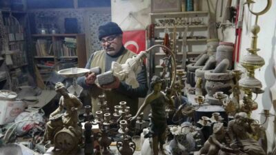 Kilis’te taş oymacılığı yapan tek usta olan Ökkeş Diyarbakırlı, 25