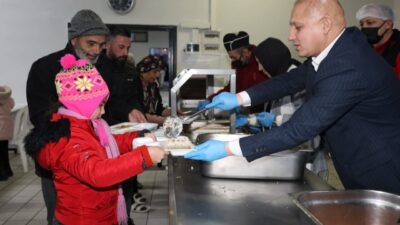 Kırıkkale Belediye Başkanı Ahmet Önal, Ramazan ayı dolayısıyla düzenlenen iftar