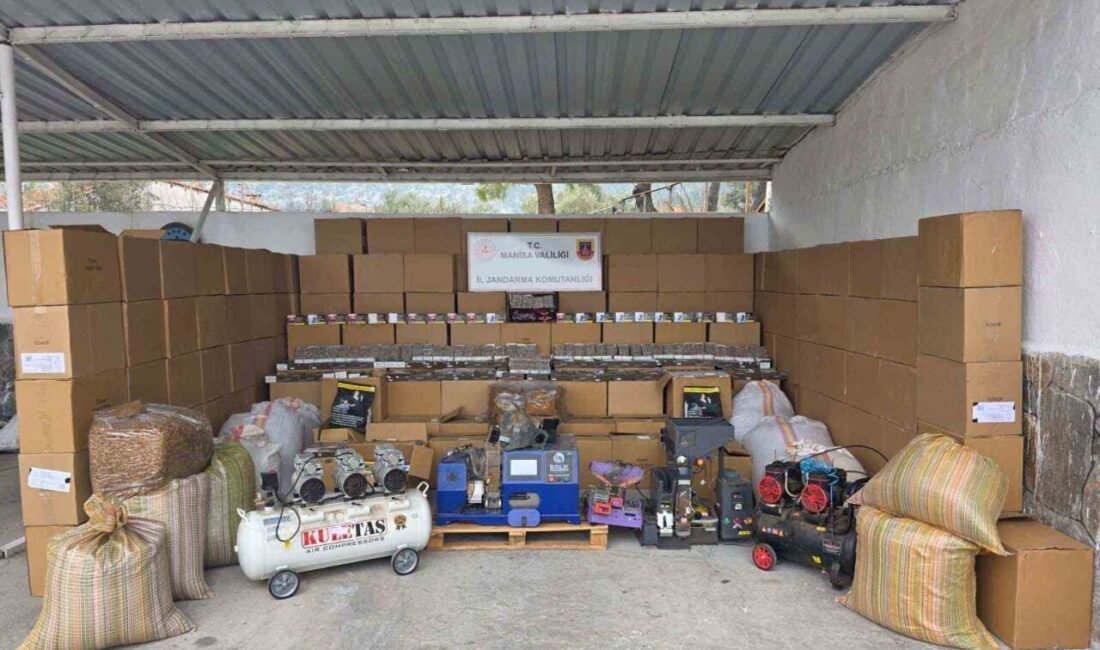 Manisa’nın Kırkağaç ilçesinde düzenlenen kaçakçılık operasyonunda çok sayıda makaron, tütün