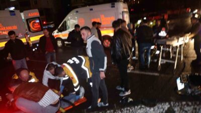 Nevşehir’de kırmızı ışıkta geçen motosikletin otomobile çarptığı kazada 3 kişi