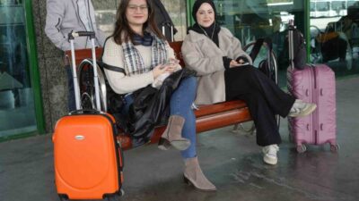 Kocaeli’de Ramazan Bayramı tatili dolayısıyla otogarda yoğunluk yaşanıyor. Memleketlerine ya