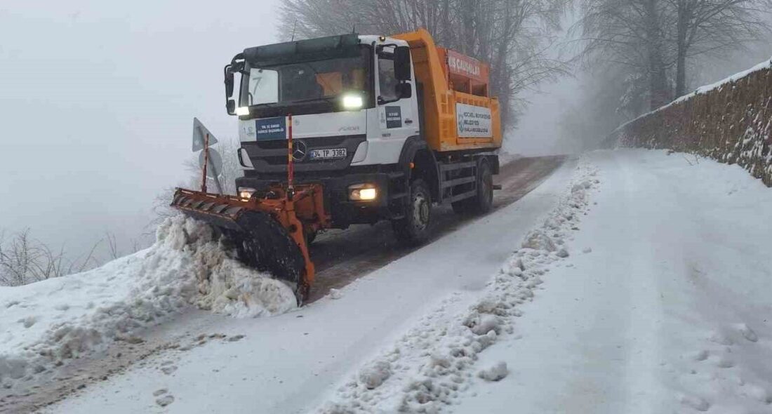 Kocaeli’de Ramazan Bayramı kar yağışıyla başladı, yüksek kesimlerde etkisini artıran