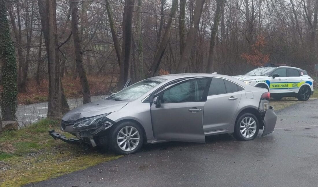 Bursa’nın İnegöl ilçesinde kontrolden çıkan otomobilin alt yola uçtuğu kazada