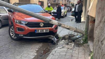 Aydın’ın Efeler ilçesinde park etmek isterken fren yerine gaza basan