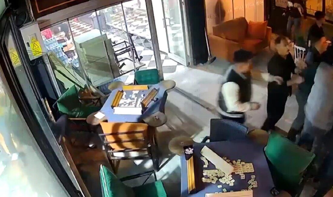 Konya’nın Karapınar ilçesinde bir kafede çıkan silahlı kavgada rastgele ateş