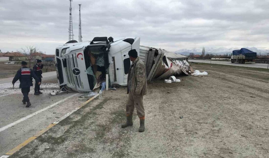 Konya’nın Ereğli ilçesinde kontrolden çıkarak devrilen tırın sürücüsü yaralandı. Kaza,