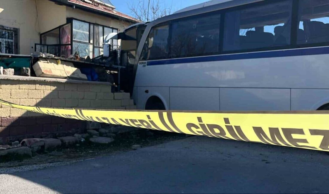 Konya’da öğrenci servisinin belediye otobüsüyle çarpıştığı kazada ağır yaralanan 13