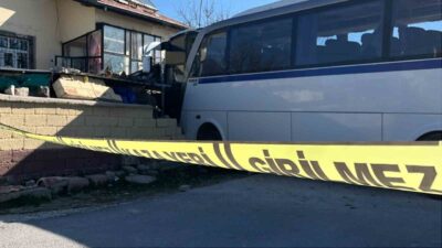 Konya’da öğrenci servisinin belediye otobüsüyle çarpıştığı kazada ağır yaralanan 13