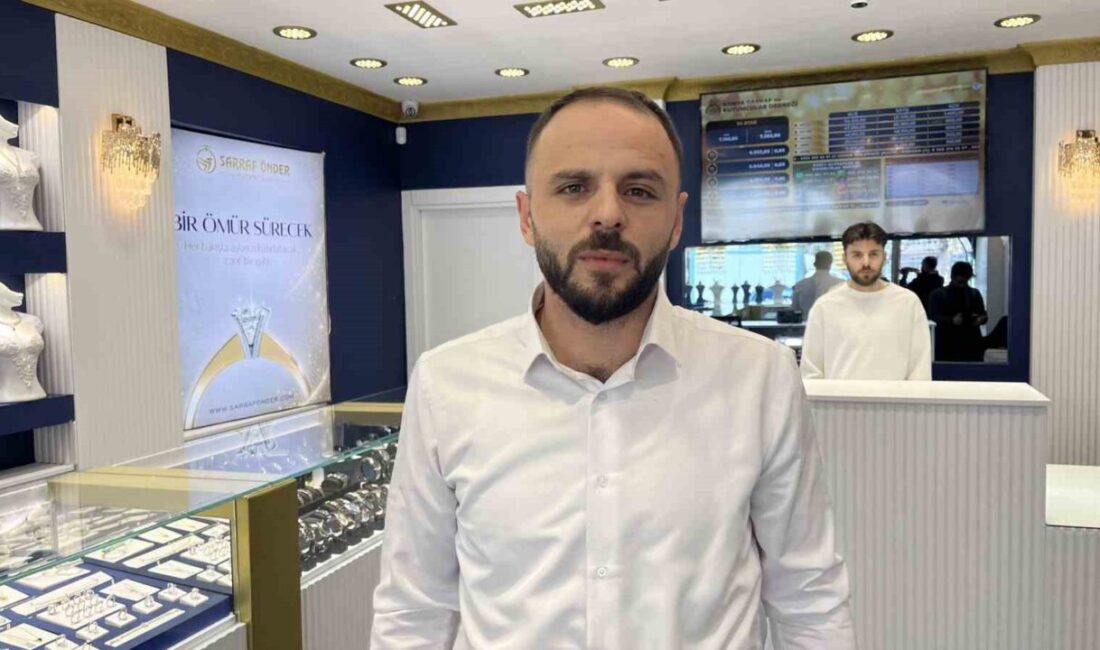 Konya’da maskeli 3 kişi, biber gazı kullanarak girdikleri kuyumcudan 8