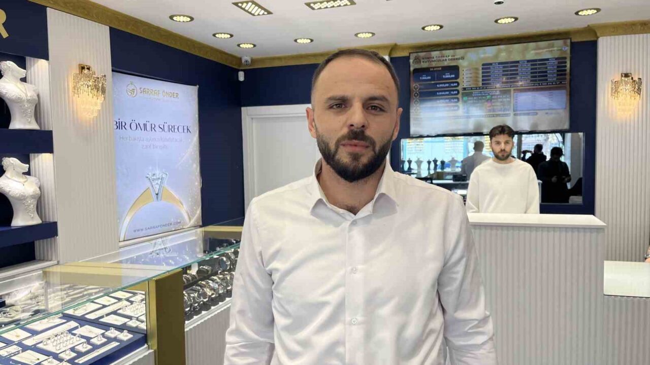 Konya’da maskeli 3 kişi, biber gazı kullanarak girdikleri kuyumcudan 8