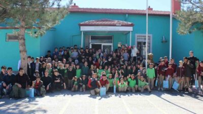 Konya’da Maarifin Gölgesinde Ramazan Etkinliğinde, öğrencilere bayramlık, ayakkabı, bayram harçlığı