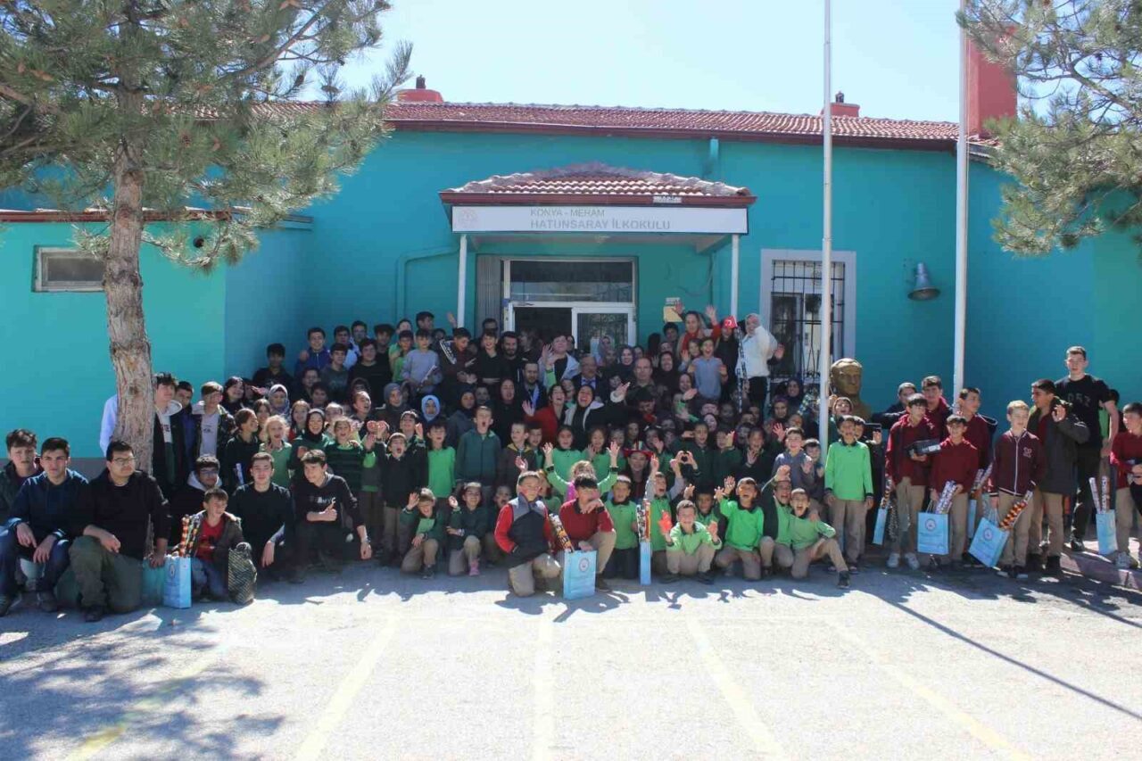 Konya’da Maarifin Gölgesinde Ramazan Etkinliğinde, öğrencilere bayramlık, ayakkabı, bayram harçlığı