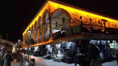 Konya’da Ramazan ayının son teravih namazını eda etmek isteyen vatandaşlar,