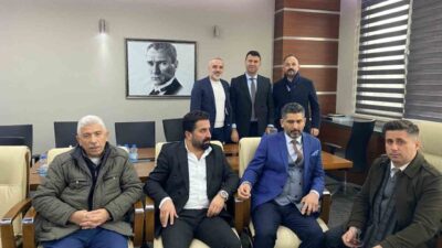 Körfez Ticaret Odası’nda düzenlenen bayramlaşma programında oda üyeleri ve protokol