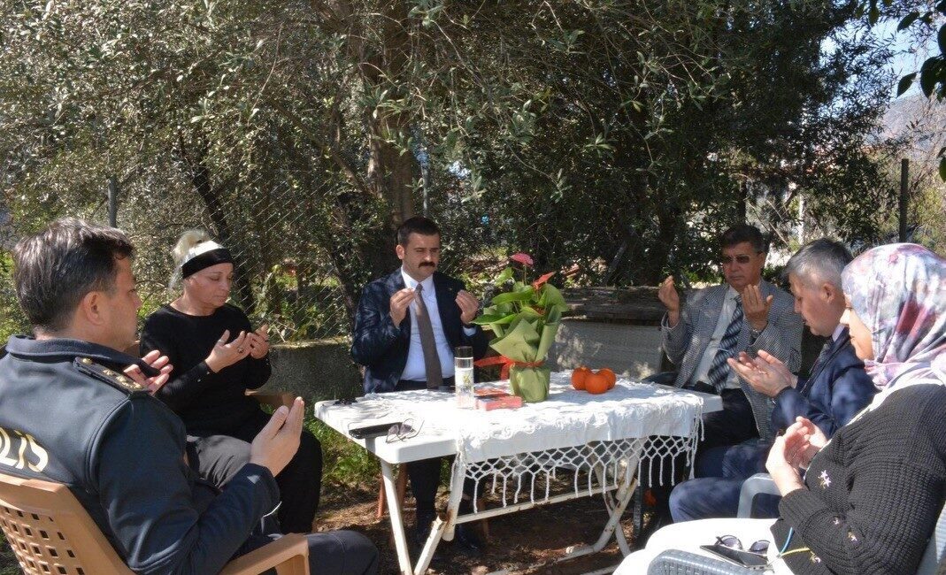 Muğla’nın Köyceğiz ilçesinde Kaymakam Mert Kumcu şehit ailelerini, Gaziler ve