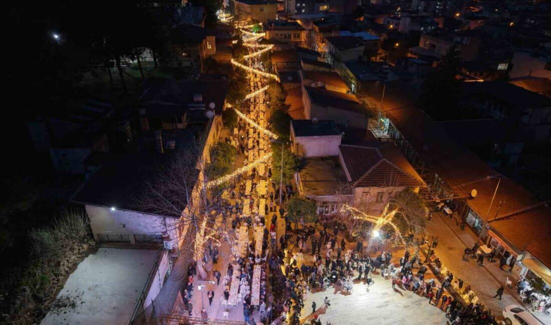 Adana’nın Kozan ilçesinde tarihi kalenin eteklerinde yer alan 7 asırlık