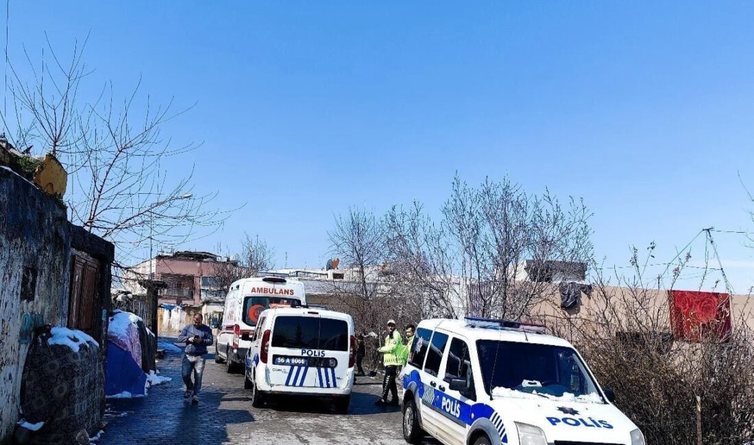 Siirt’in Kurtalan ilçesinde camiden çıkan yaşlı adam, otomobilin çarpması sonucu