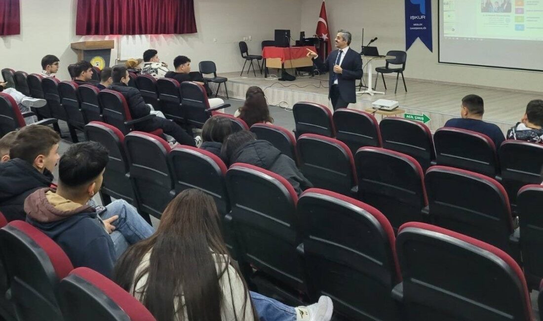 Aydın’da “Geleceğim Meslekte” Projesi kapsamında liseli gençlere yönelik düzenlenen kariyer