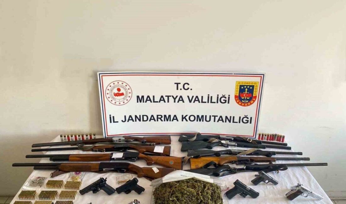 Malatya’da jandarma ekiplerince kırsal bölgelerde düzenlenen operasyonlarda çok sayıda silah,
