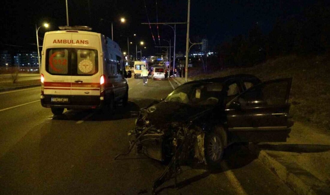 Malatya’da sürücüsünün kontrolünden çıkan hafif ticari araç aynı yöne seyreden