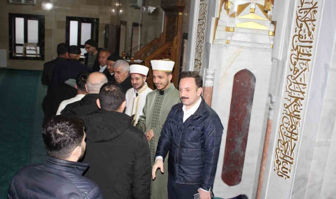 Muş’un Malazgirt ilçesinde Ramazan Bayramı namazı büyük bir coşku ve