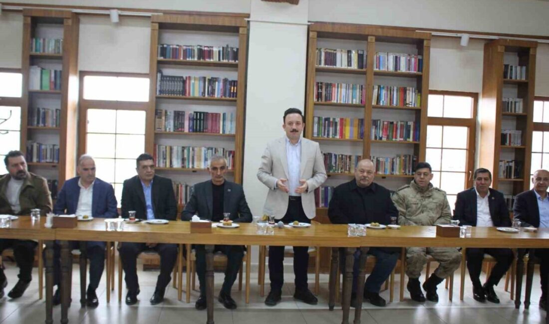 MUŞ (İHA) – Muş’un Malazgirt ilçesinde Ramazan Bayramı dolayısıyla bayramlaşma