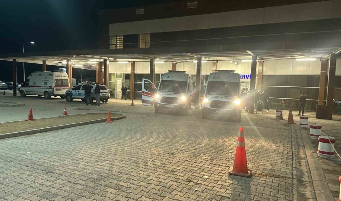 Muş’un Malazgirt ilçesinde çıkan silahlı kavgada 5 kişi yaralandı. Edinilen