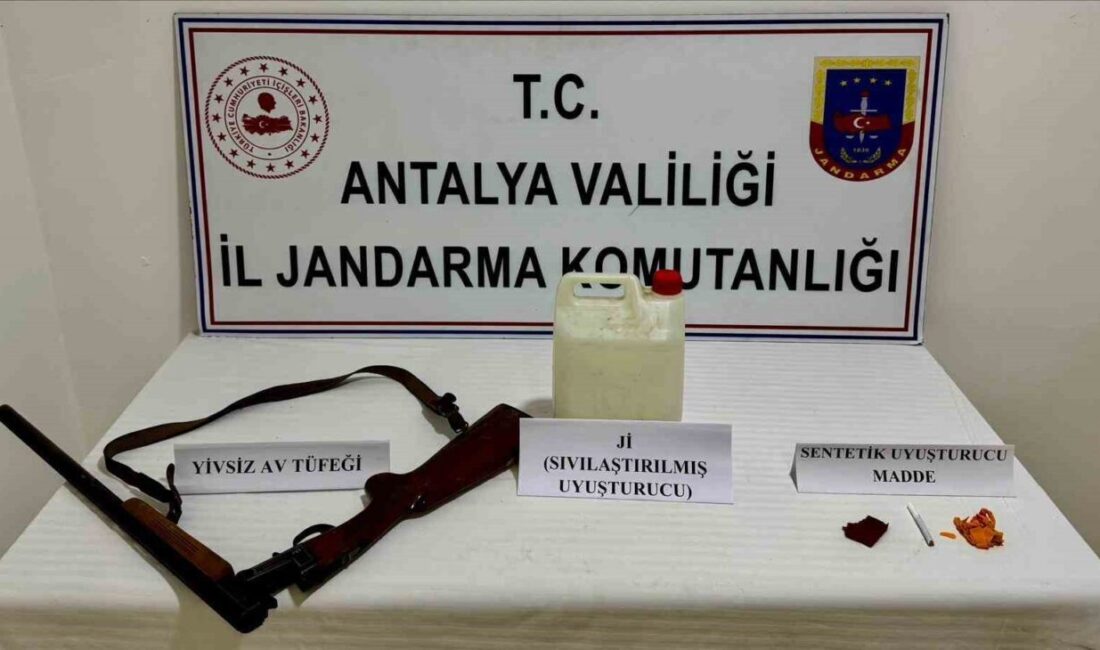 Antalya’nın Manavgat ilçesinde bir miktar uyuşturucu ve ruhsatsız av tüfeği