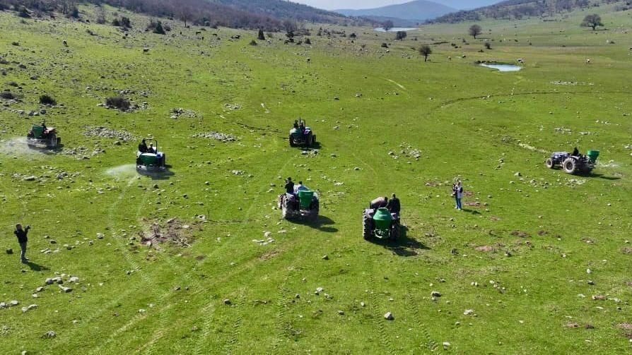 Manisa Büyükşehir Belediyesi, Kırkağaç ilçesine bağlı Gökçukur Mahallesi’nde hayvancılığı desteklemek