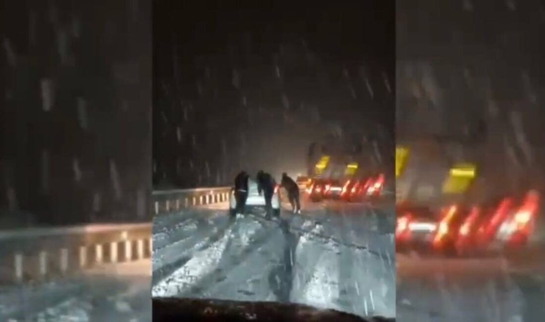 Mardin’de öğle saatlerinde başlayan kar yağışı etkisini sürdürüyor. Yoğun kar