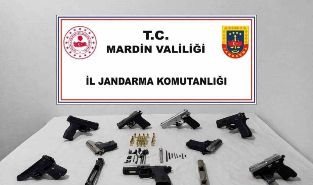 Mardin’in Kızıltepe ilçesinde düzenlenen operasyonda 8 ruhsatsız tabanca ele geçirildi.