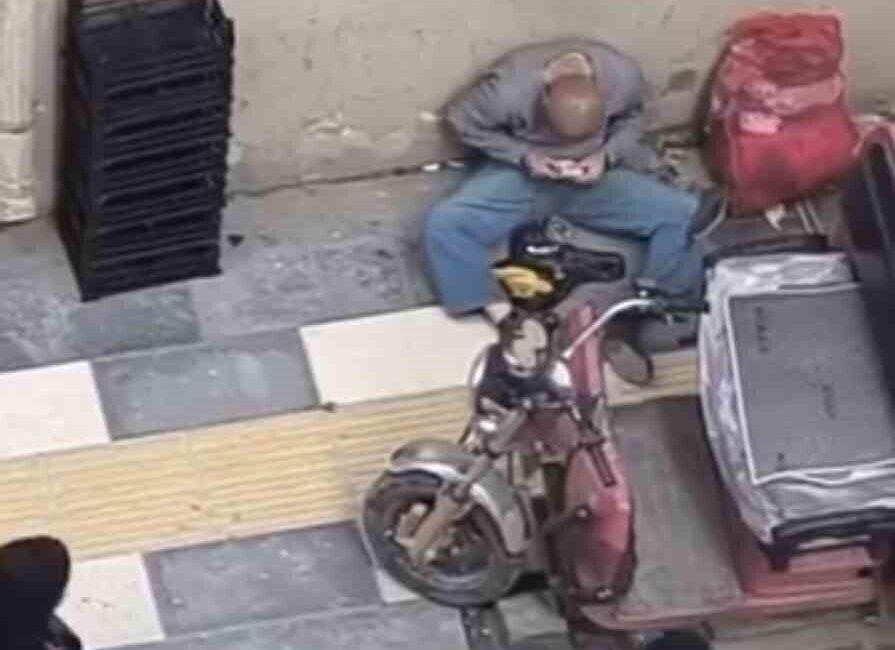 Mardin’in Kızıltepe ilçesinde dilencilik yapan bir kişi, gün boyunca topladığı