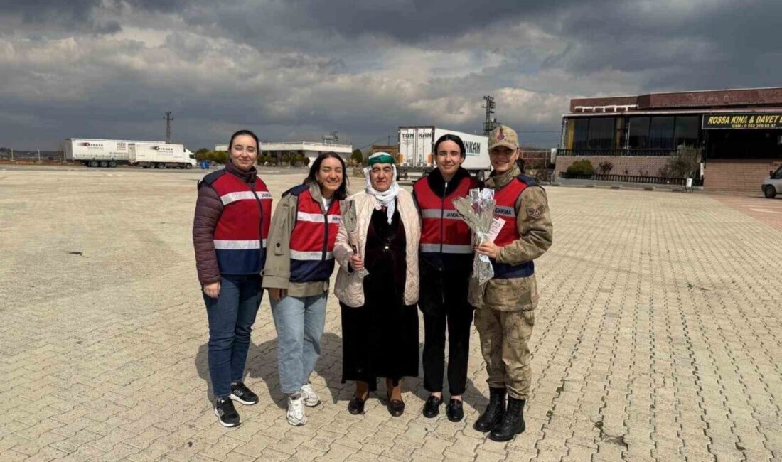 Mardin’de jandarma ekipleri 8 Mart Dünya Kadınlar Günü münasebetiyle kadınların