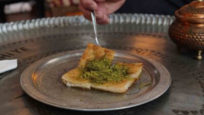 Mardin’de özellikle Ramazan ayında sofraları süsleyen asırlık kahiye tatlısı, hem