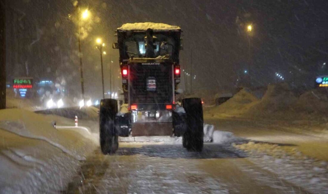 Bitlis’te Mart ayına girilmesine rağmen etkisini sürdüren kar yağışı, çetin