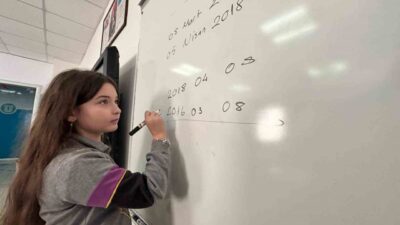 Trabzonlu 10 yaşındaki Lina Saka, küçük yaşta keşfettiği matematik yeteneğiyle