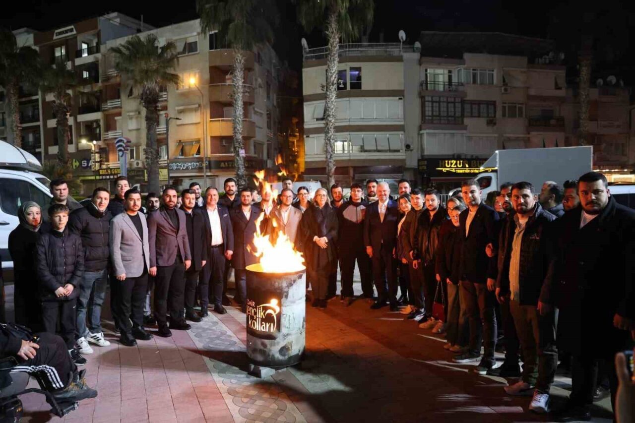 Menemenli kadınlar 8 Mart Dünya Kadınlar Günü’nü, iftar programıyla karşıladı.