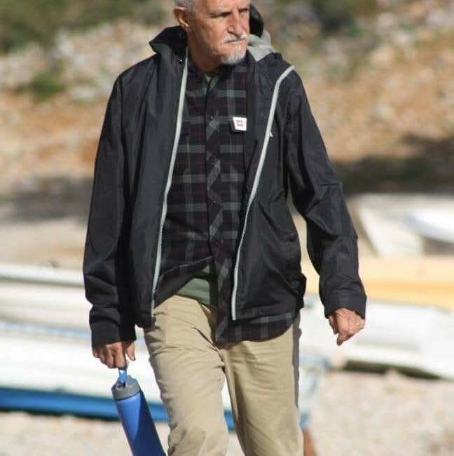 Muğla’nın Bodrum ilçesinde 74 yaşındaki Eşref Gürkan Güney, sitedeki merdivenden