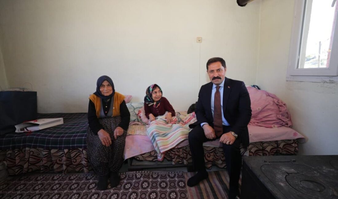 Hatay’da 61 yaşındaki engelli kızı Durdunaz Sözalan’a gözü gibi bakan