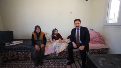 Hatay’da 61 yaşındaki engelli kızı Durdunaz Sözalan’a gözü gibi bakan