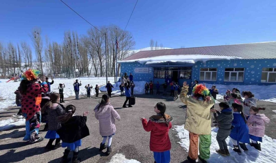 Bayburt Gençlik Merkezi gönülleri ve liderleri, Mutlu Köyü İlkokulunu ziyaret
