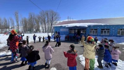 Bayburt Gençlik Merkezi gönülleri ve liderleri, Mutlu Köyü İlkokulunu ziyaret