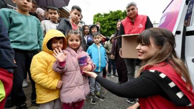 Mersin Büyükşehir Belediyesi, Ramazan Bayramı arifesinde 13 ilçede çocuklara içinde