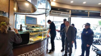 Mersin’in Akdeniz ilçesinde Ramazan Bayramı öncesinde tatlı üretimi ve satışı