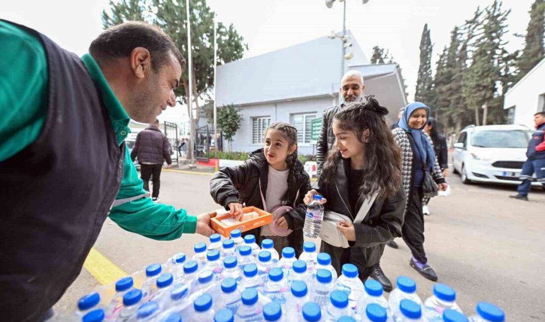 Mersin Büyükşehir Belediyesi, Ramazan Bayramı boyunca mezarlıklarda su, kolonya ve